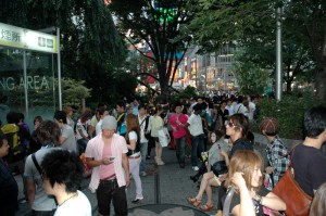 La foule autour d\'Hachiko à Shibuya