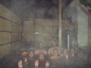 Bain familial et nocturne en plein air...