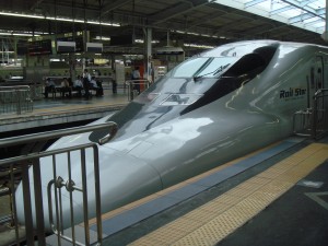 Le Shinkansen RailStar de JR West en gare de Shin-Osaka