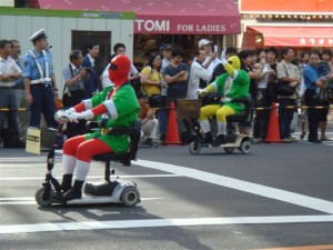 Power rangers à la retraite lors du matsuri de Ueno, Tokyo, Japon